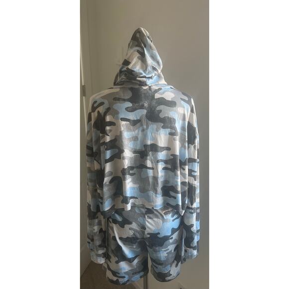 NWT Almost Famous Blue Camo Fleece Long Sleeve Hoodie Top and Shorts Set 2X - Picture 7 of 11